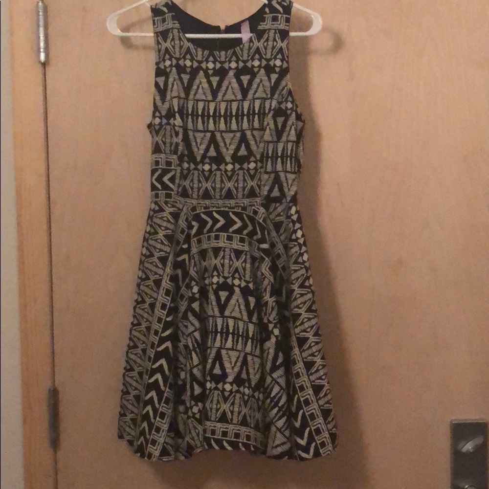 Black and cream pattern dress